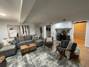 A Stylish & Cozy Apartment near Downtown Chicago